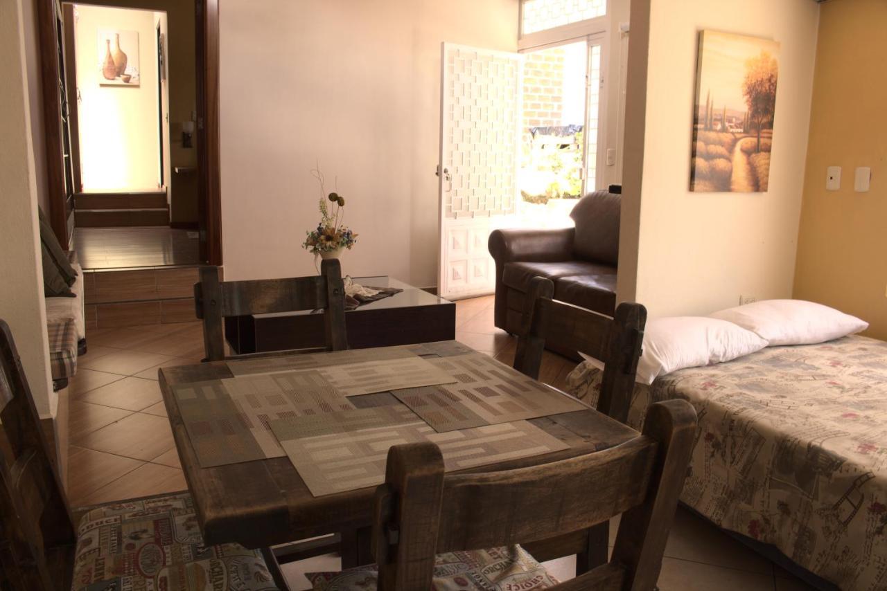 Casatodosantos Bed & Breakfast Cuenca Exterior photo