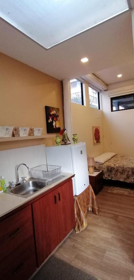 Casatodosantos Bed & Breakfast Cuenca Exterior photo